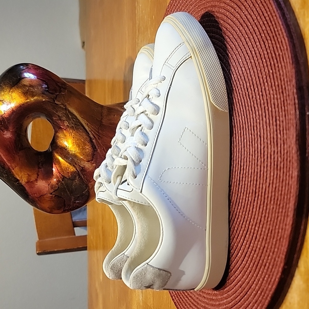 Veja Esplar sneakers. Size 8